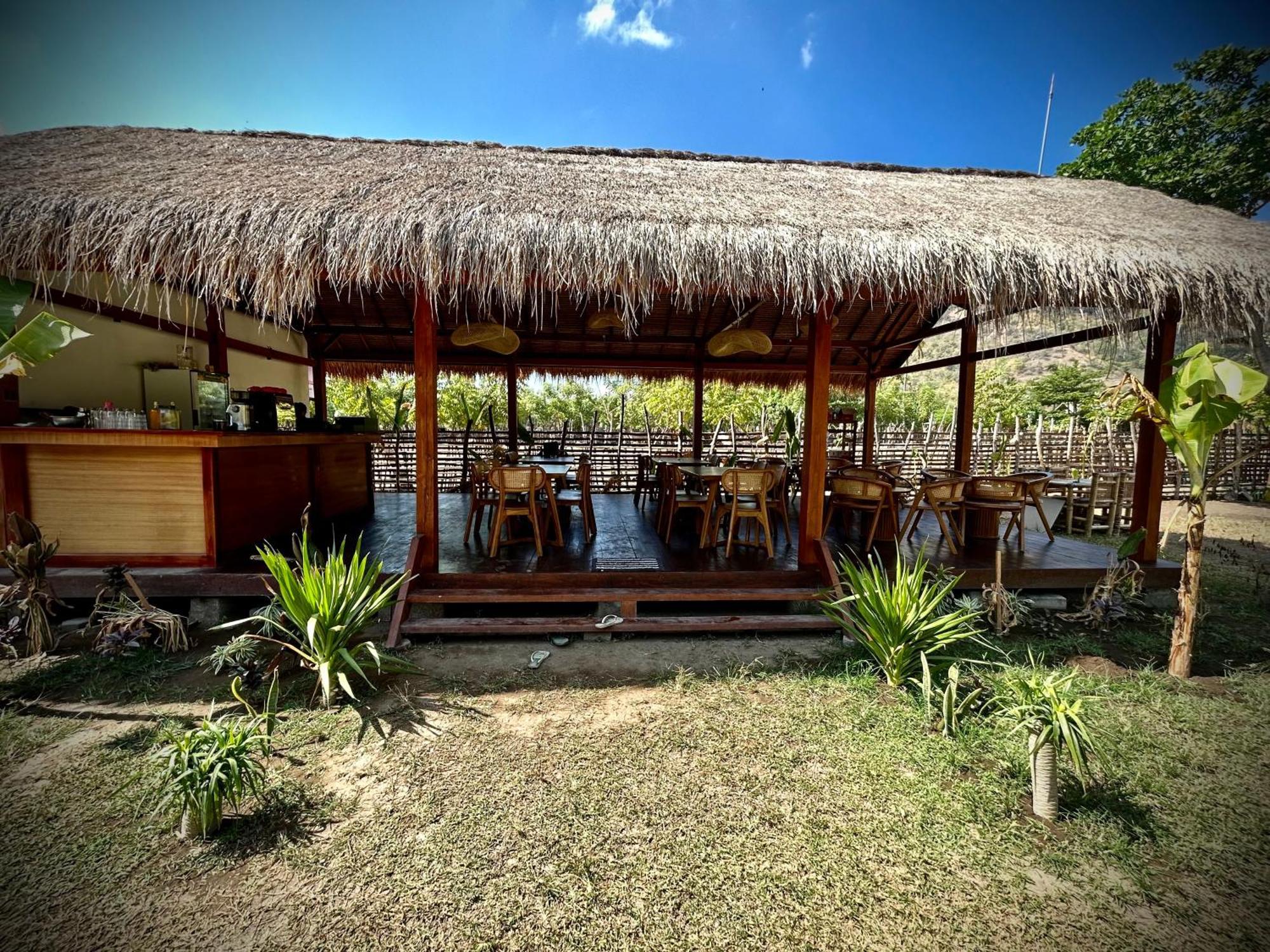 Damai Bungalows Maluk Exterior photo